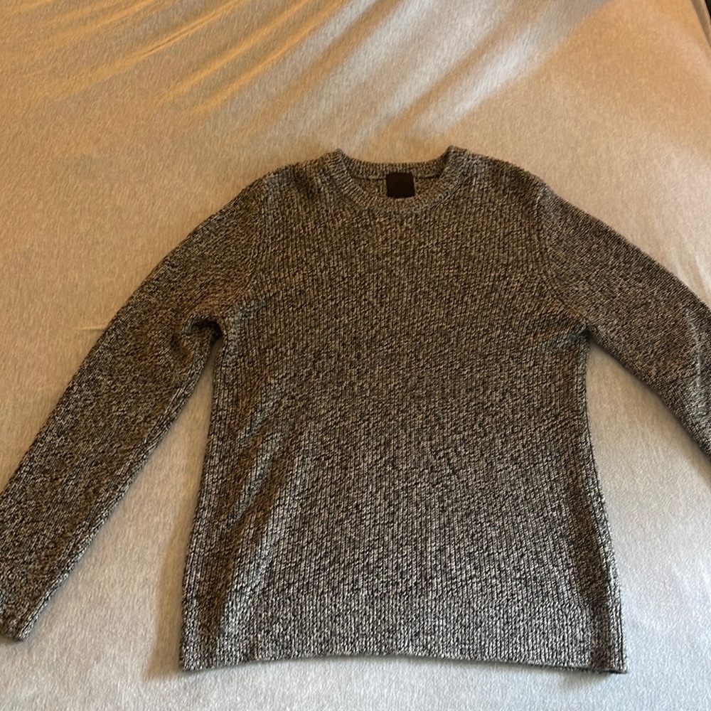 H&M Sweater - Picture 2 of 3